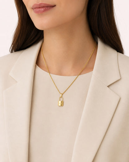 Ketting met slotje en AMOUR