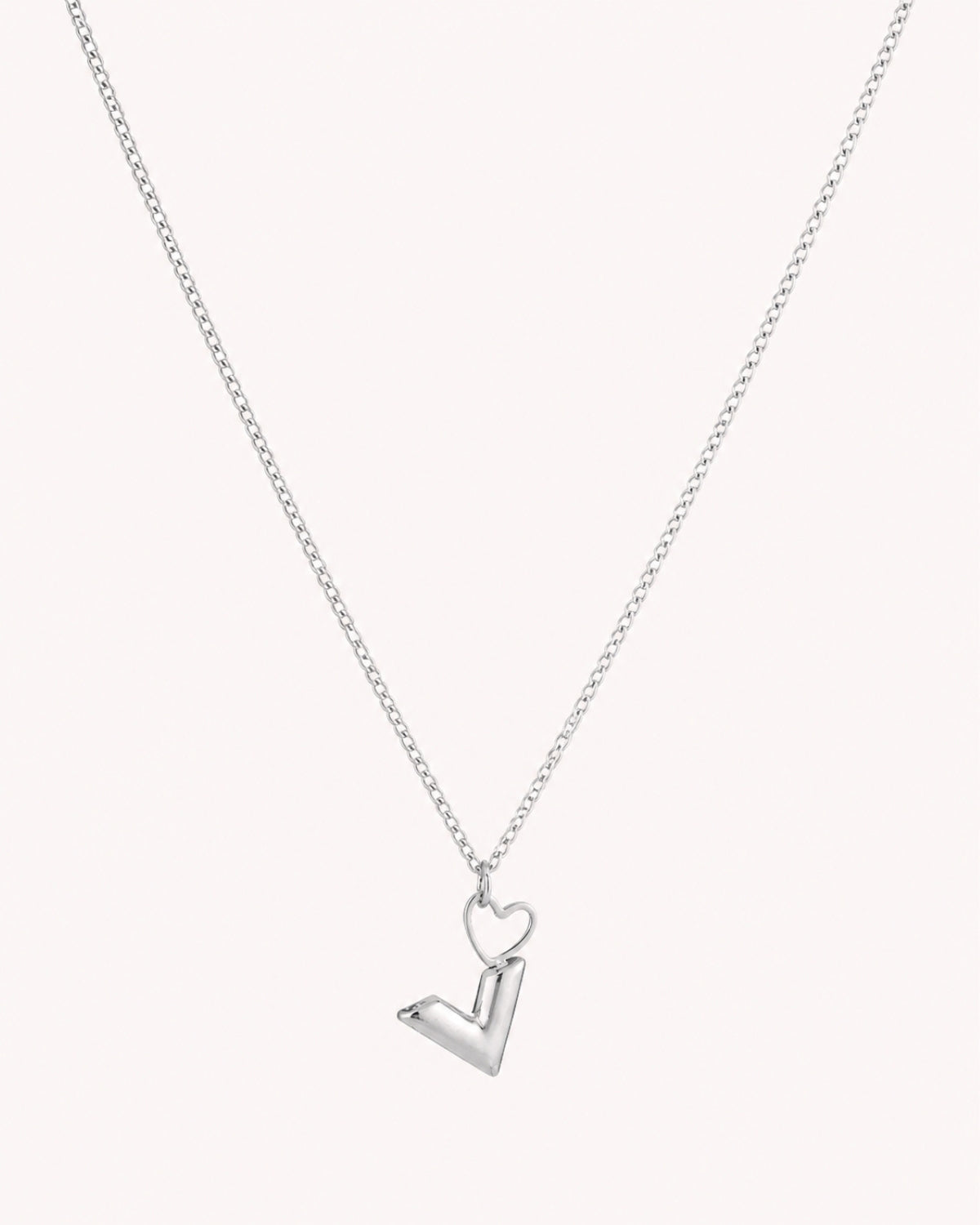Ketting met V hanger en hartje