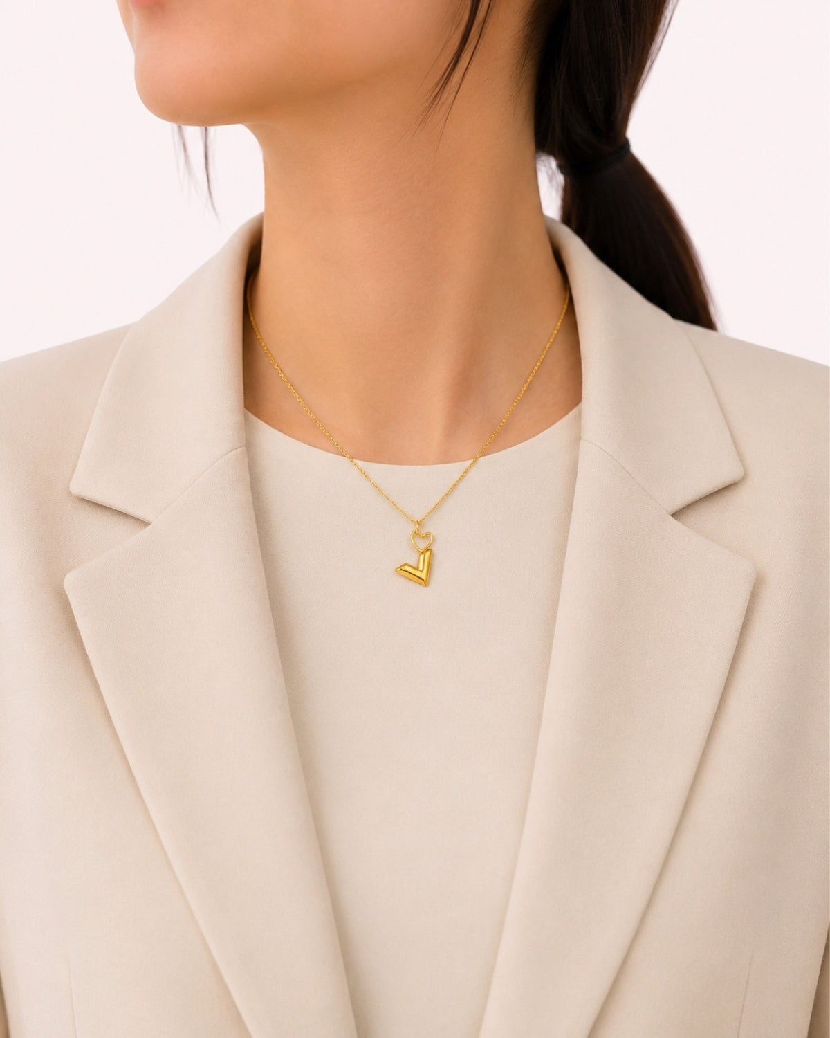 Ketting met V hanger en hartje