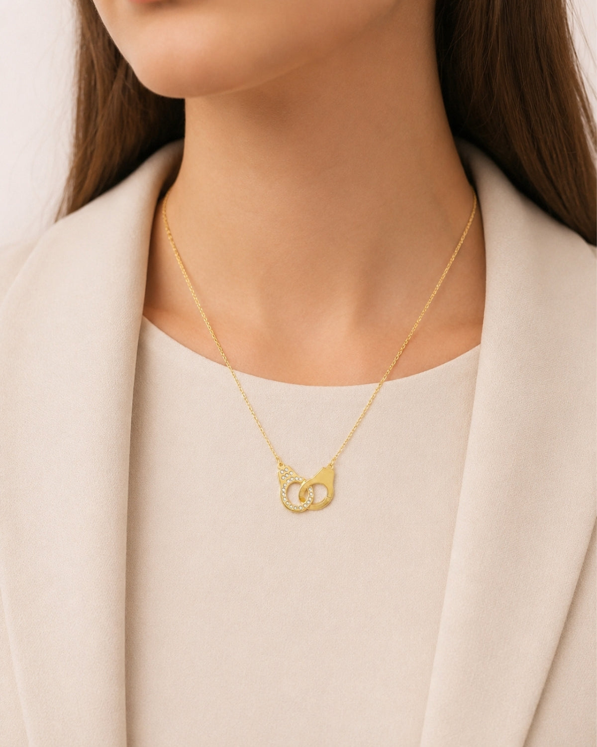 Ketting met handboeien en steentjes