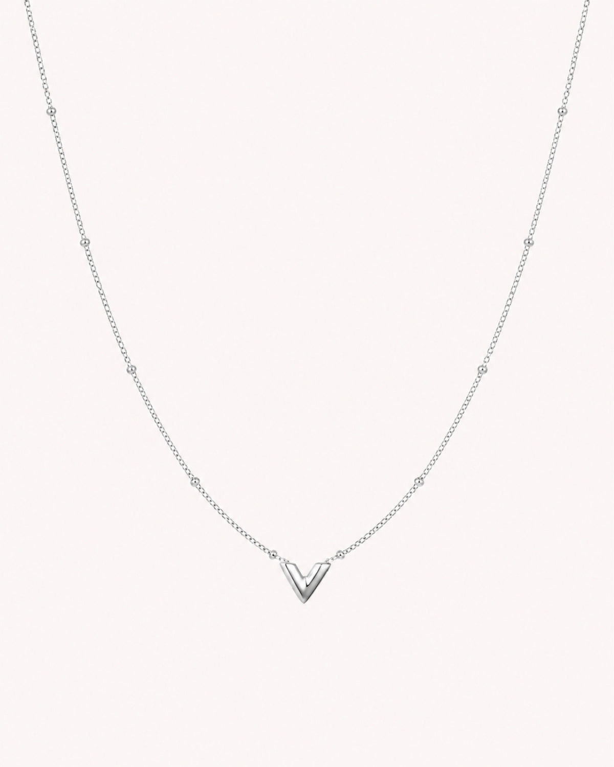 Ketting met V hanger en bolletjes