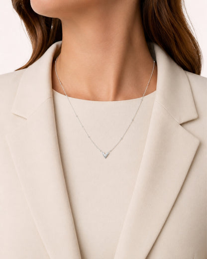 Ketting met V hanger en bolletjes