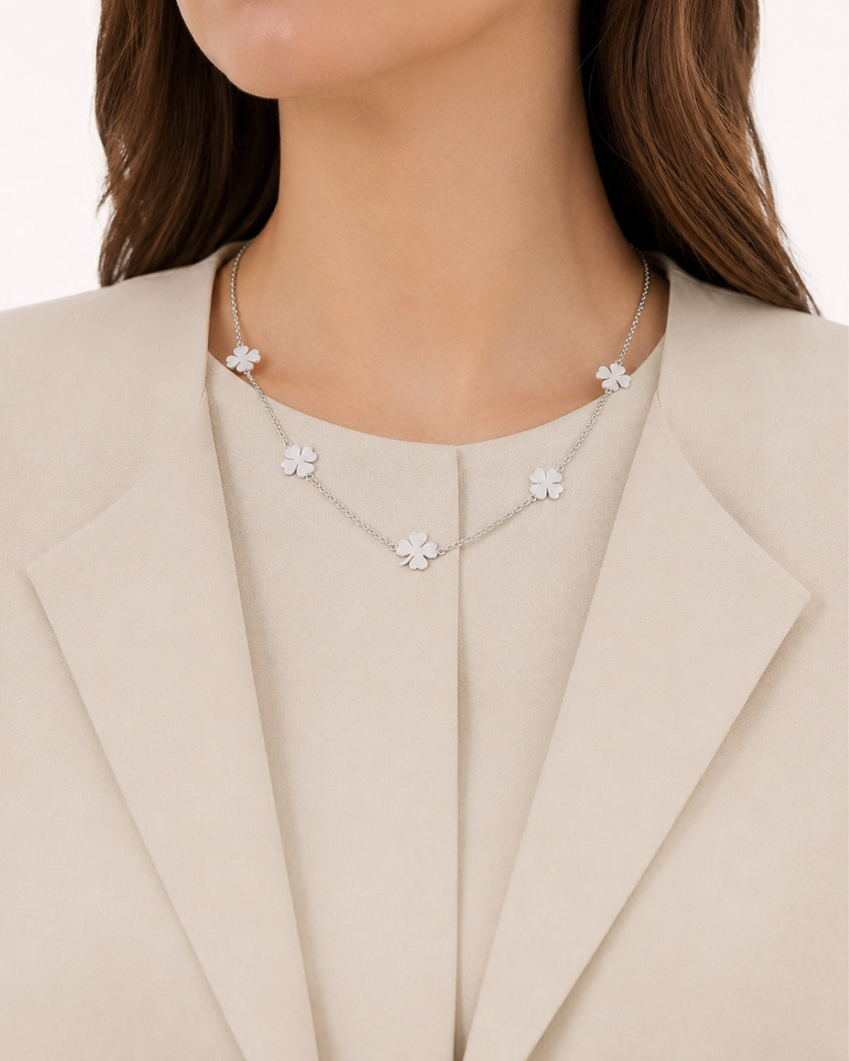Ketting met bloem bedels