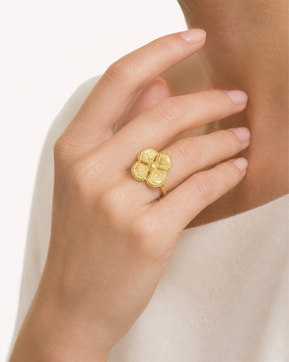 Ring met bloem