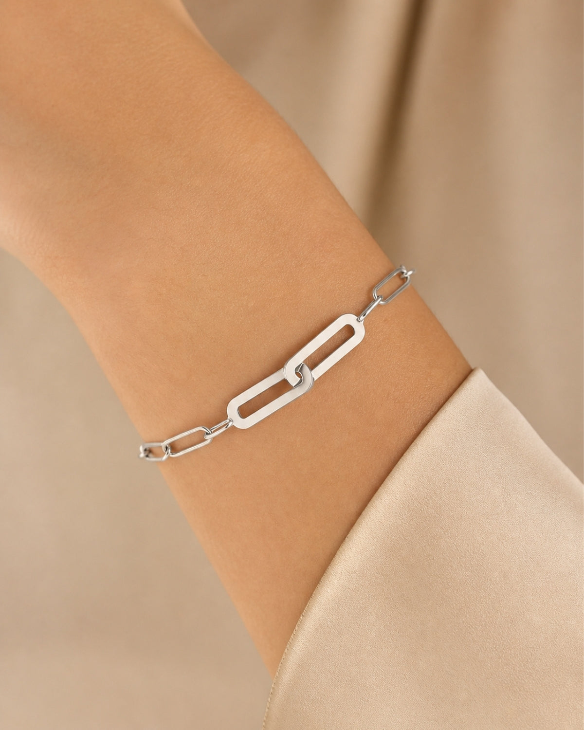 Armband met verbonden schakels